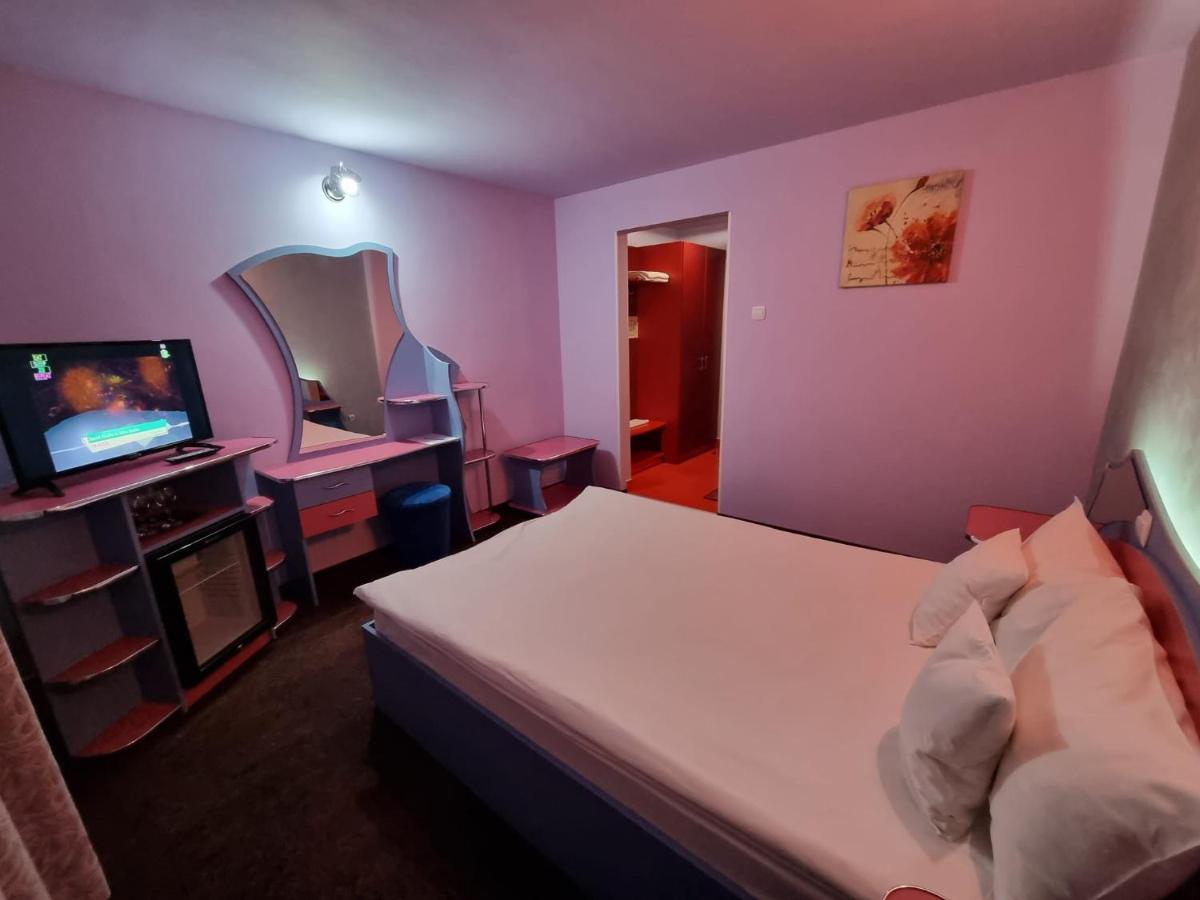 Hotel Yax Cîmpeni Esterno foto