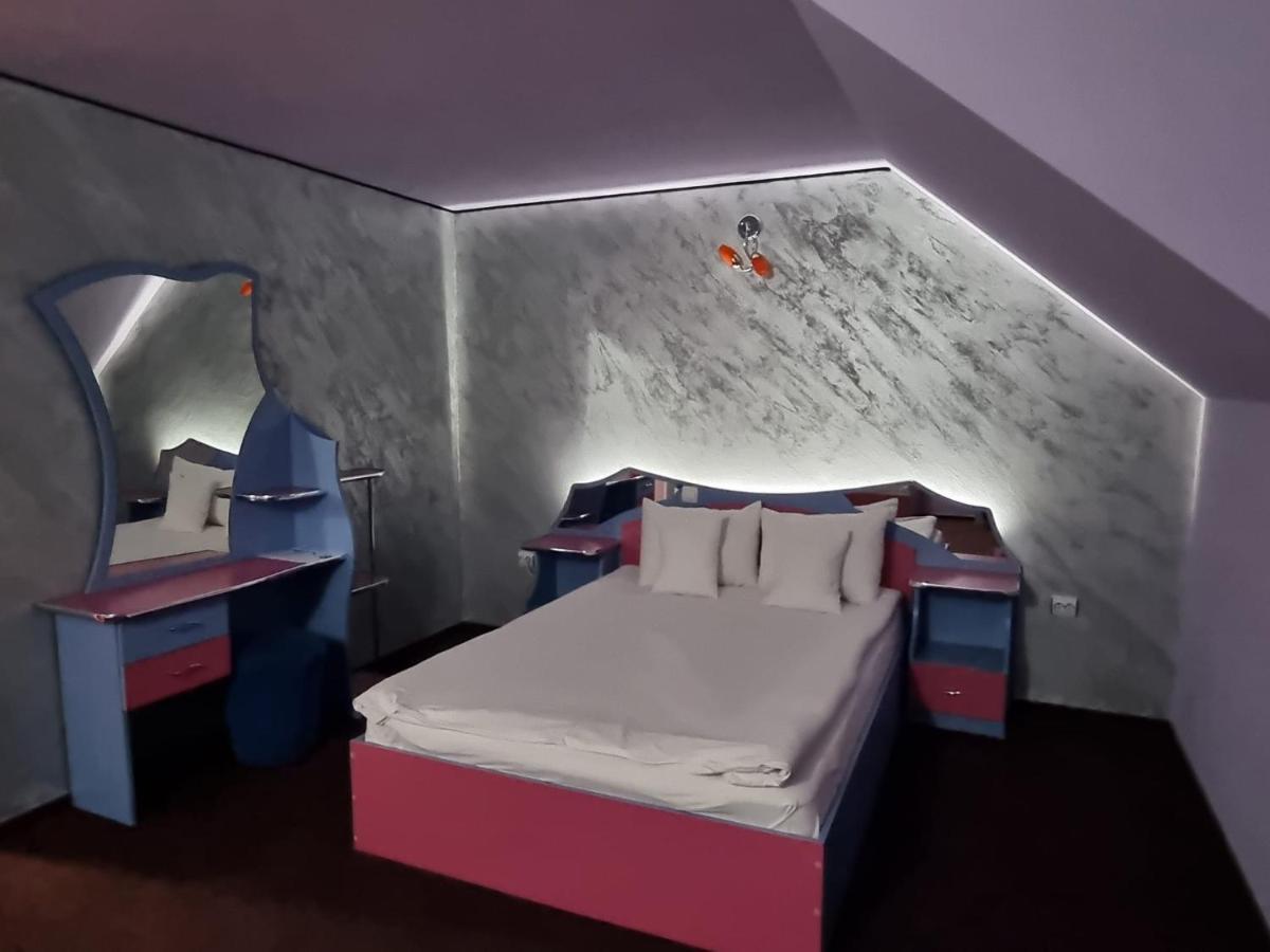 Hotel Yax Cîmpeni Esterno foto